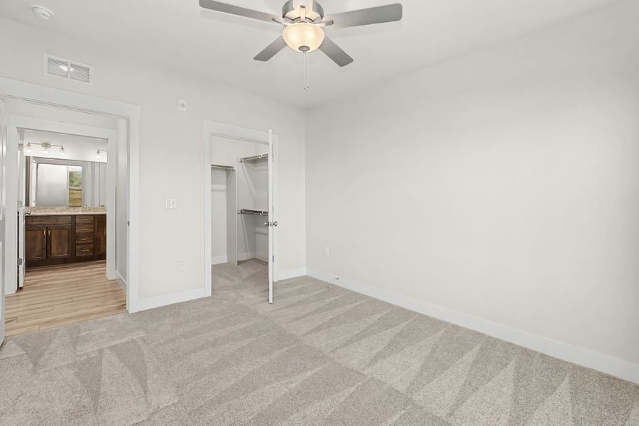 Spacious, unfurnished interior of a new home in Highlands at Fox Hill, Longmont (Image 10).
