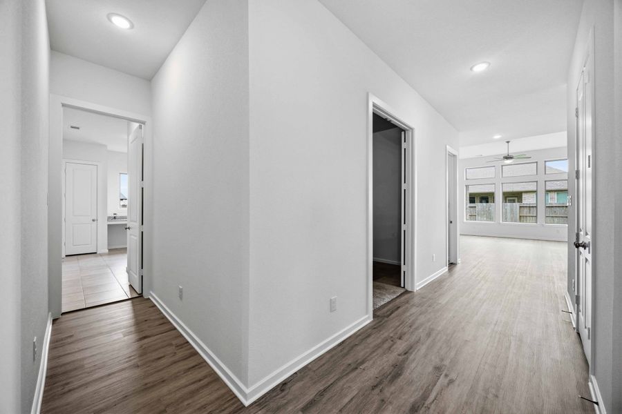 Spacious, unfurnished interior of a new home in Canterra Creek 60', Rosharon (Image 25). Spacious, unfurnished interior of a new home in Canterra Creek 60', Rosharon (Image 25).