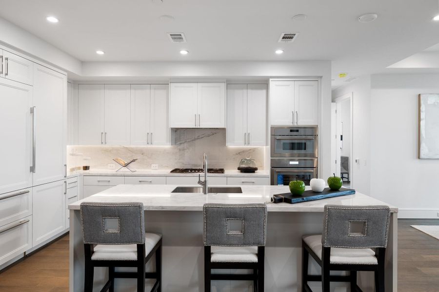 This designer kitchen effortlessly blends style and function. This designer kitchen effortlessly blends style and function.