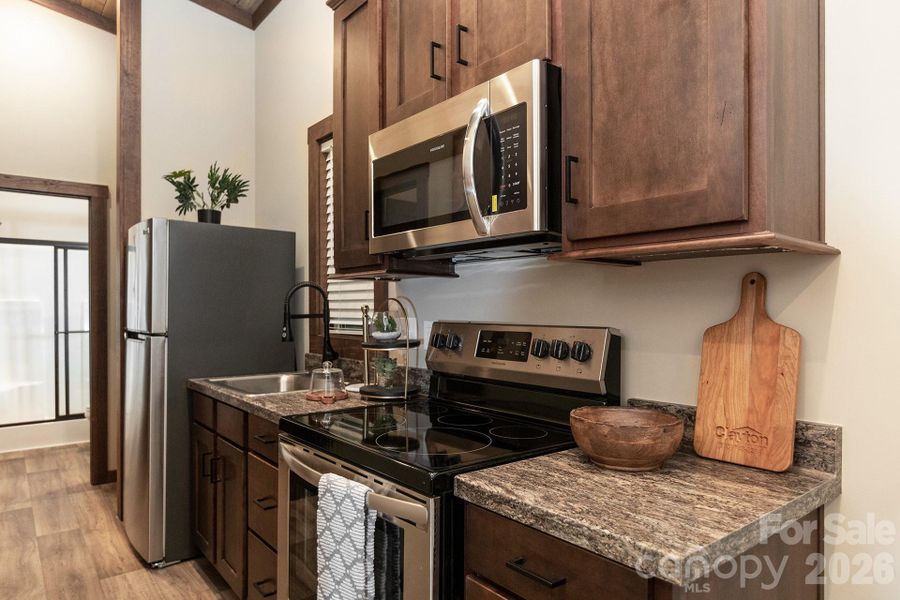 Kitchen Staged by Clyton Park Model Kitchen Staged by Clyton Park Model
