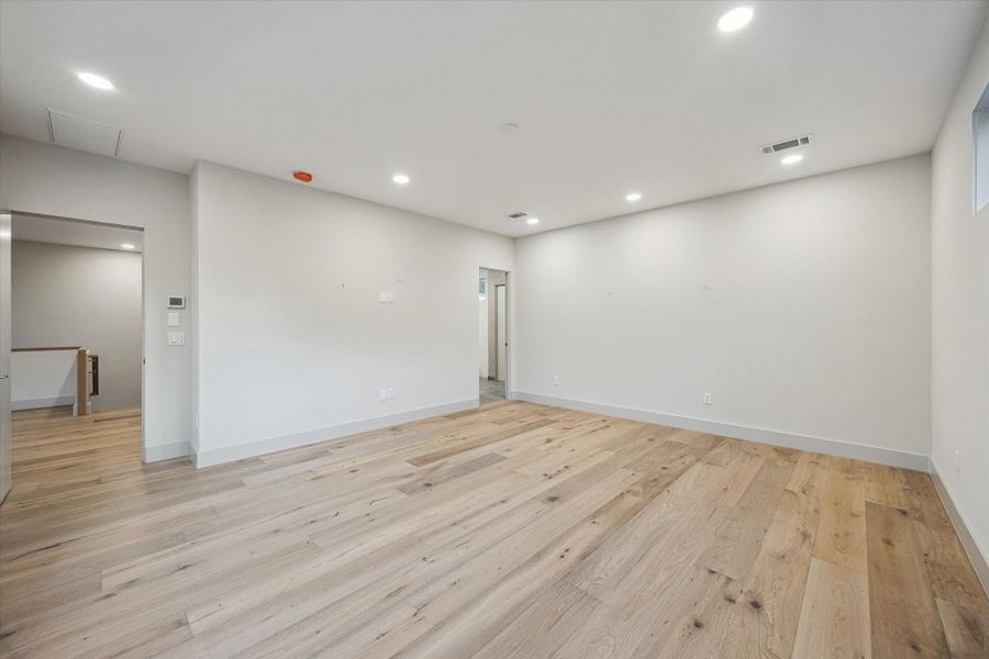 Spacious, unfurnished interior of a new home in , Houston (Image 31).