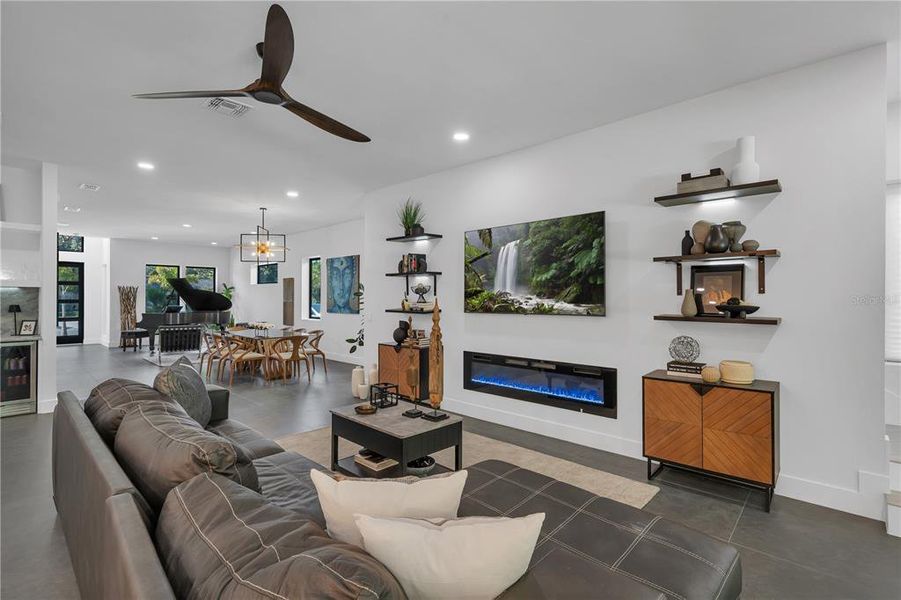 Furnished interior view inside a new home in , Orlando (Image 37).