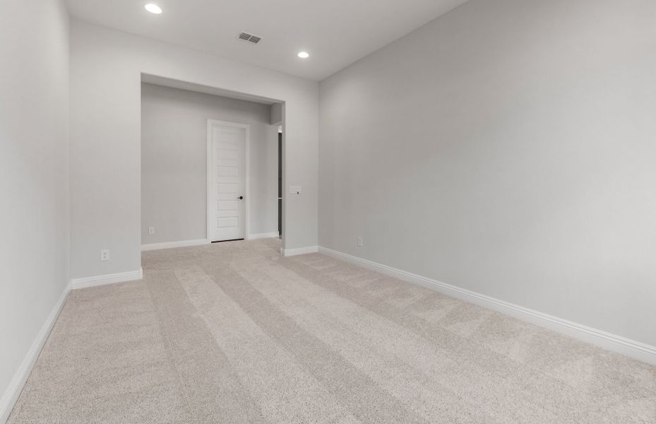 Spacious, unfurnished interior of a new home in Artisan at Asante, Surprise (Image 22).