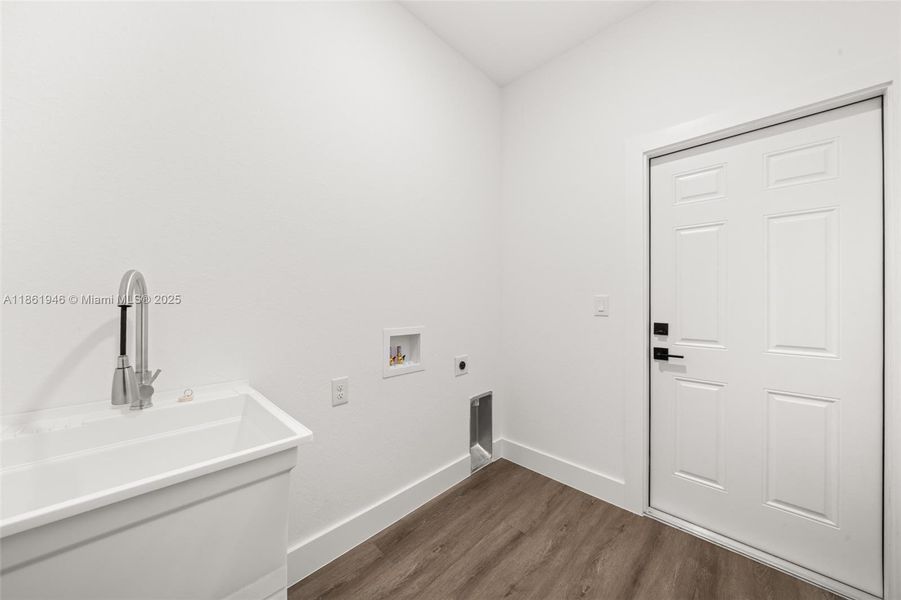 Furnished interior view inside a new home in , Sebring (Image 6).