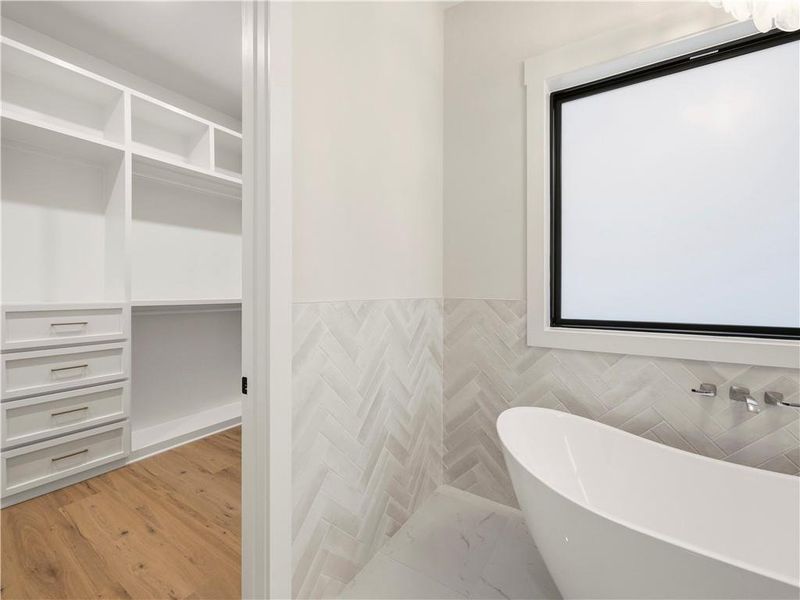 Furnished interior view inside a new home in , Gainesville (Image 17).