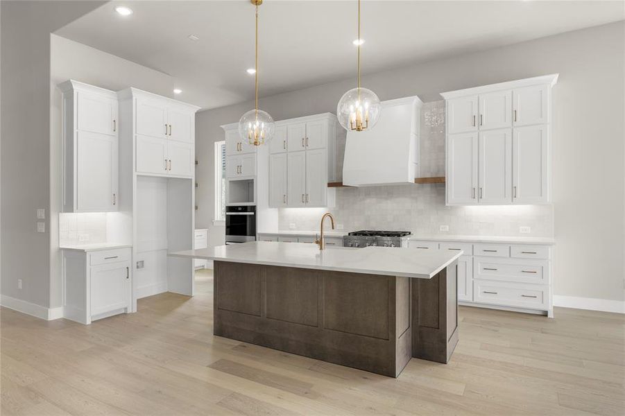 12. 4512 Meander - Kitchen (2)