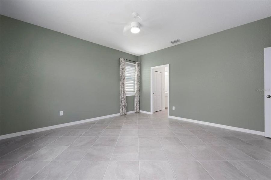 Spacious, unfurnished interior of a new home in , Venice (Image 24).