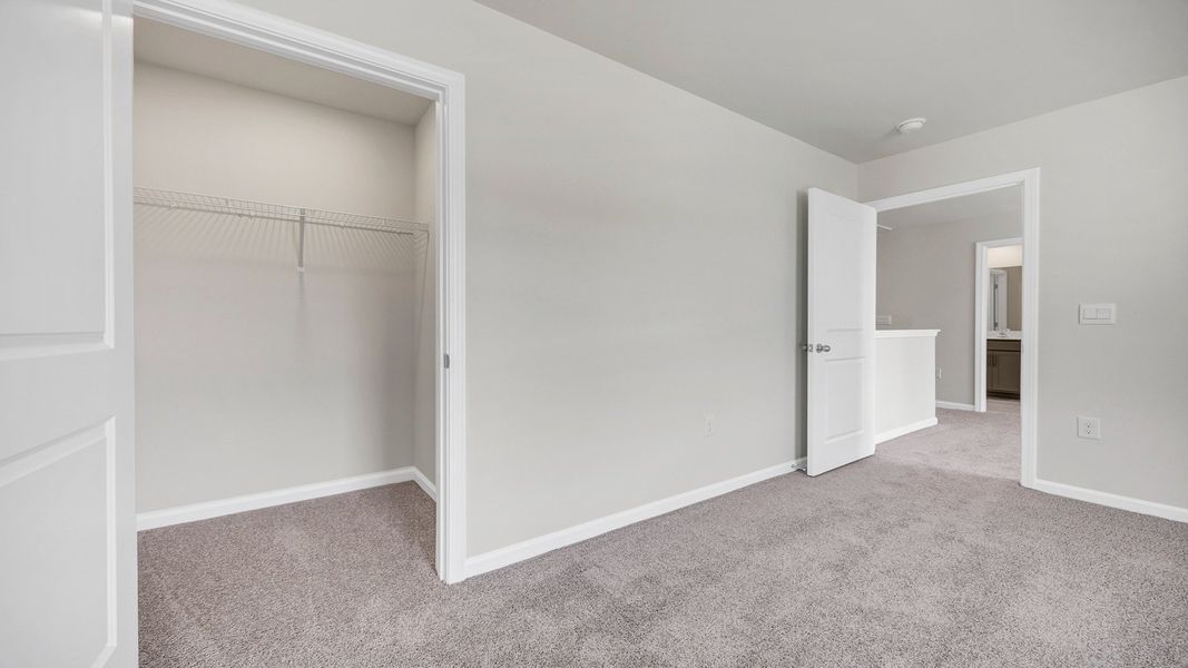 Spacious, unfurnished interior of a new home in Meadowview Plantation, Sumter (Image 22).