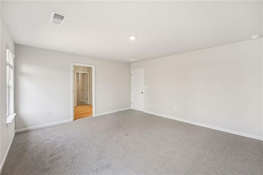 Spacious, unfurnished interior of a new home in Westmont Preserve, Powder Springs (Image 53).