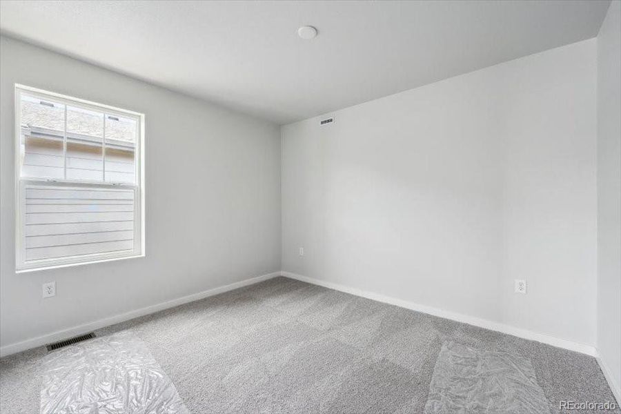 Spacious, unfurnished interior of a new home in Legato, Commerce City (Image 11).