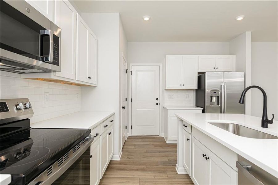 Furnished interior view inside a new home in Rhodes Glen, Lawrenceville (Image 7).