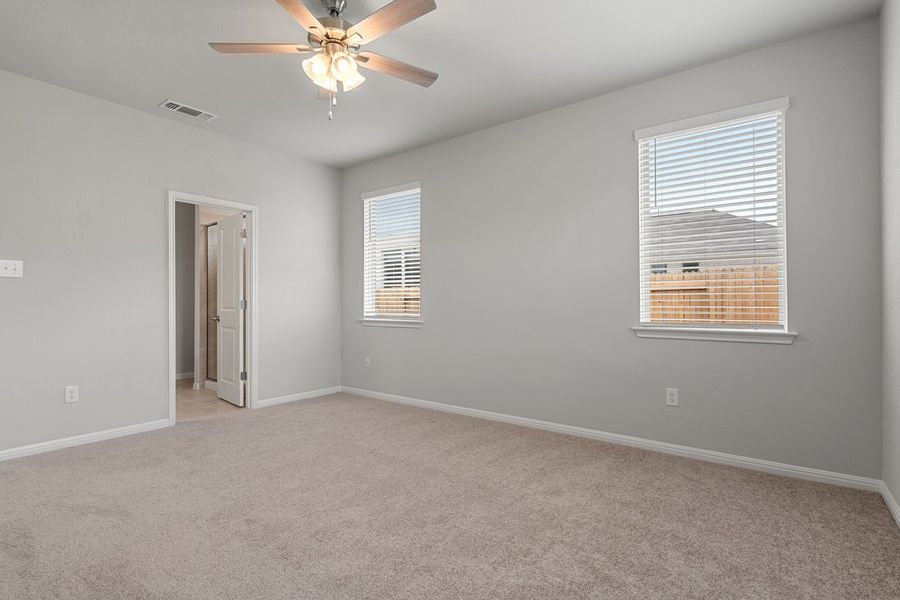 Spacious, unfurnished interior of a new home in Crosswinds, Kyle (Image 9).