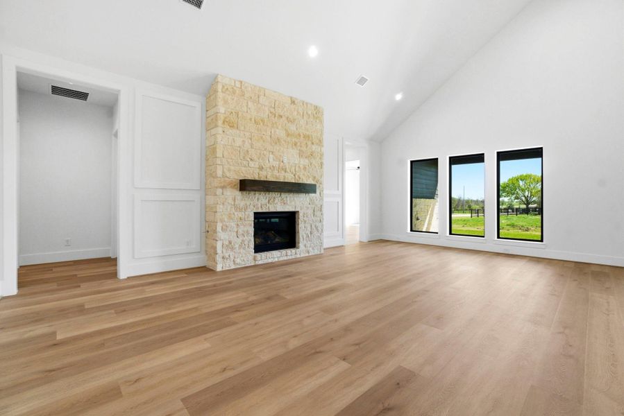 Spacious, unfurnished interior of a new home in Chapel Bend, Montgomery (Image 24).