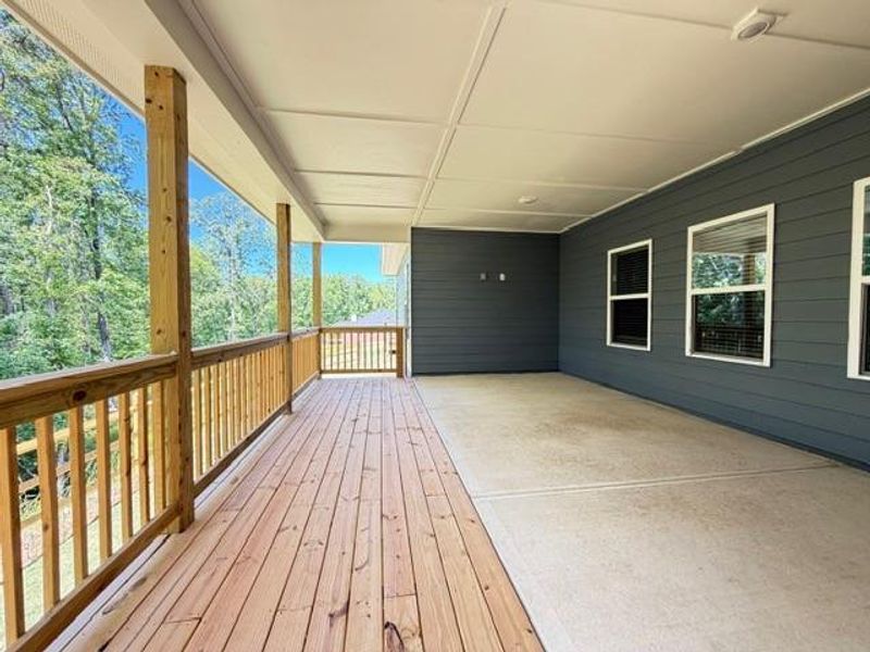 Exterior details and patio area of a home in Tuscany Hills, Douglasville (Image 3).