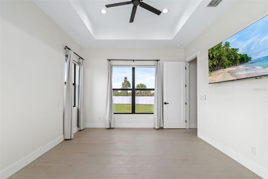 Spacious, unfurnished interior of a new home in , Placida (Image 22).