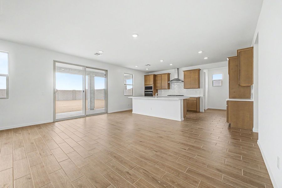 Spacious, unfurnished interior of a new home in White Tank Vistas, Waddell (Image 12).
