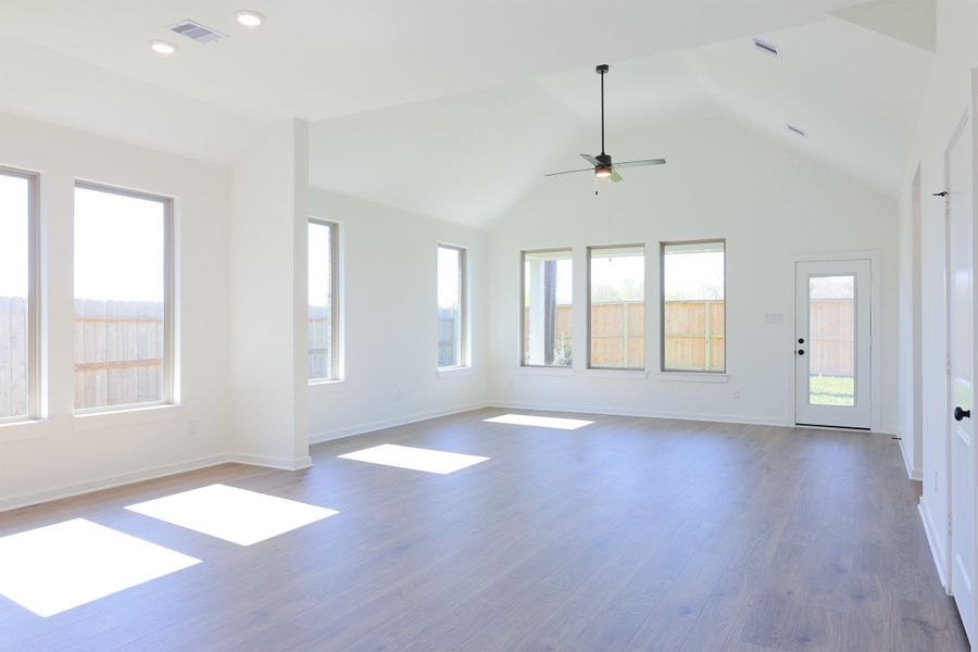 Spacious, unfurnished interior of a new home in Emberly  45', Beasley (Image 18).