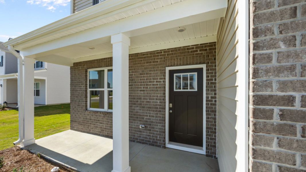 Exterior details and patio area of a home in East Ridge, Ayden (Image 3).