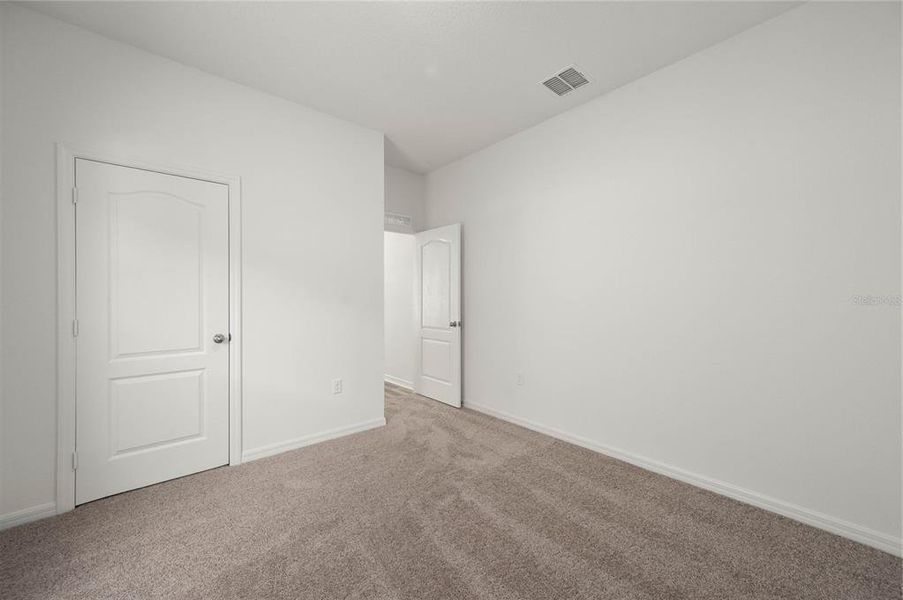 Spacious, unfurnished interior of a new home in Tula Parc, Astatula (Image 18).