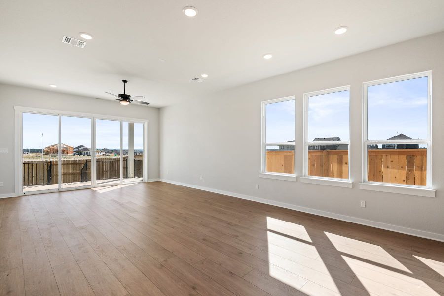Spacious, unfurnished interior of a new home in Lariat, Liberty Hill (Image 29).