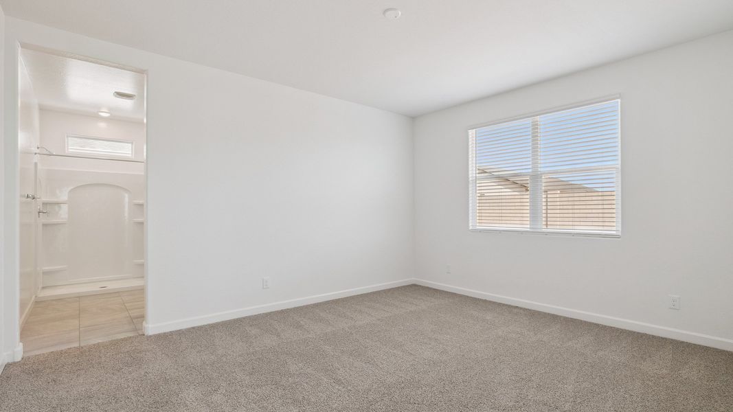 Spacious, unfurnished interior of a new home in Quail Ranch, San Tan Valley (Image 20).