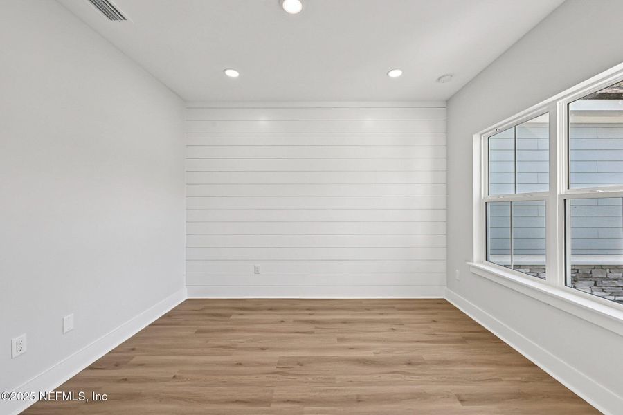 Spacious, unfurnished interior of a new home in , Fernandina Beach (Image 29).