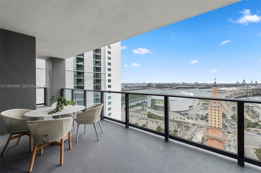 Condo located in Miami, FL showcasing its design and architecture (Image 6).