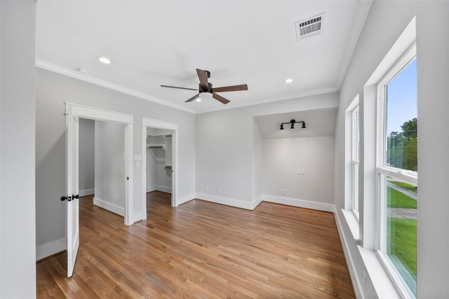 Spacious, unfurnished interior of a new home in , Houston (Image 37).