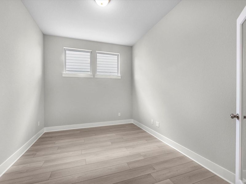Spacious, unfurnished interior of a new home in Jubilee 50′, Hockley (Image 8).