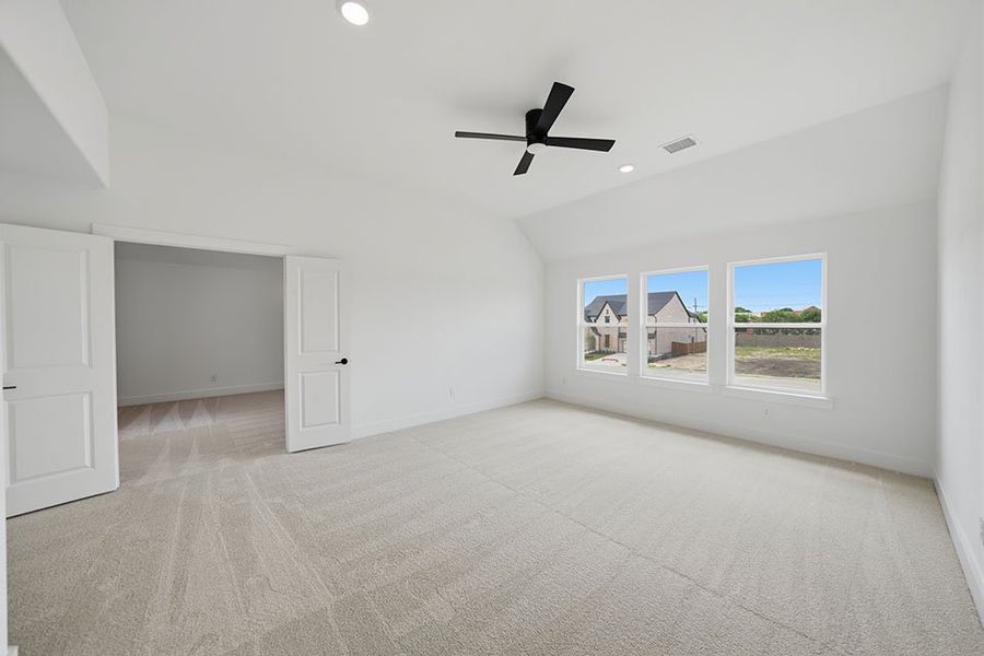 Spacious, unfurnished interior of a new home in Custer Ridge Estates, Allen (Image 36).