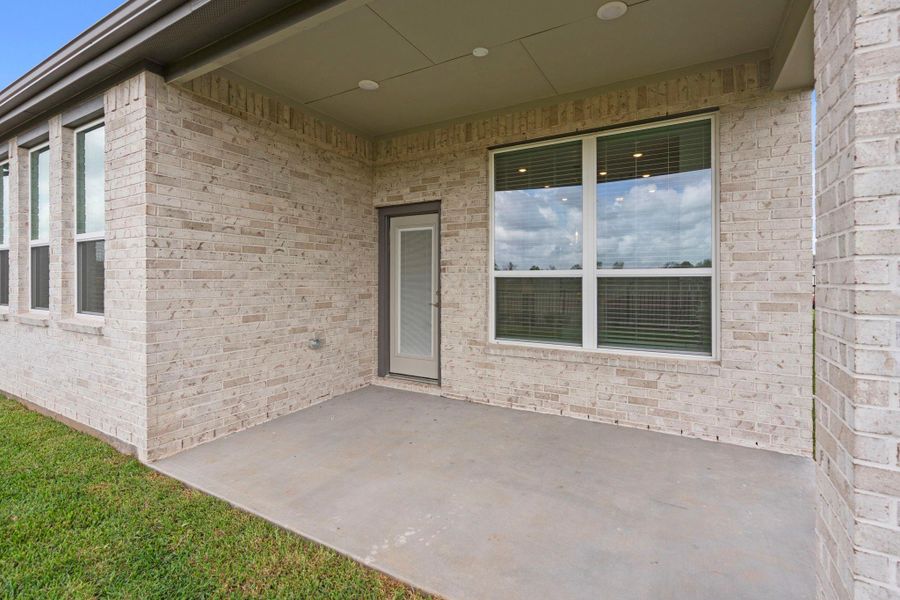 Exterior details and patio area of a home in Sienna, Missouri City (Image 1). Exterior details and patio area of a home in Sienna, Missouri City (Image 1).