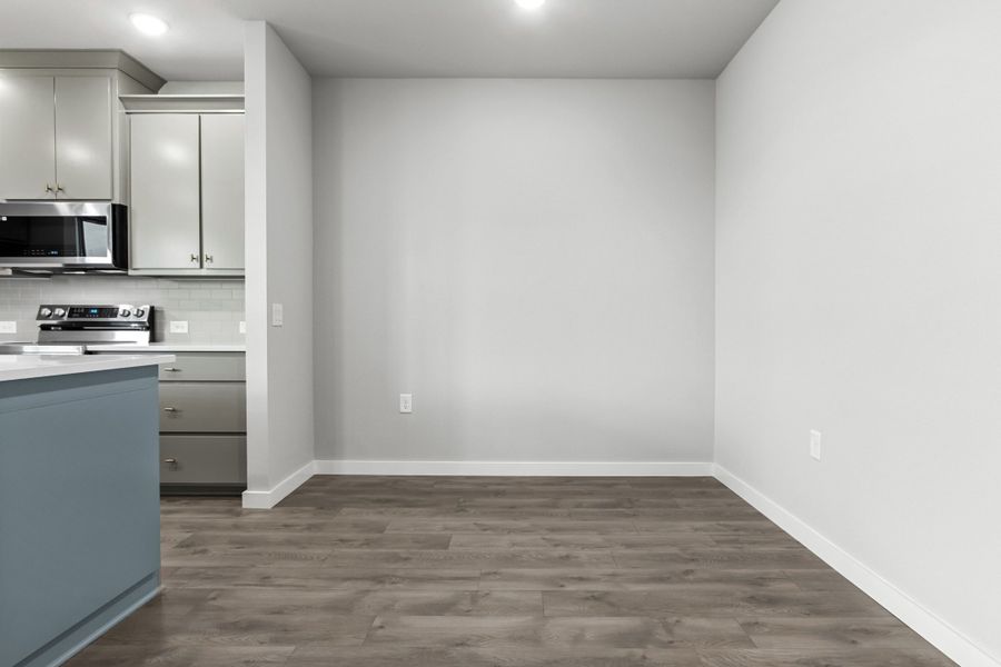 Spacious, unfurnished interior of a new home in Wildridge, Oak Point (Image 20).