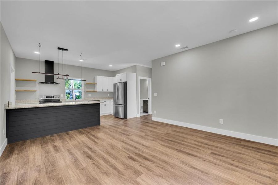 Spacious, unfurnished interior of a new home in , Athens (Image 24). Spacious, unfurnished interior of a new home in , Athens (Image 24).