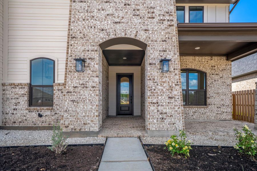 Exterior details and patio area of a home in Colton, Montgomery (Image 4).