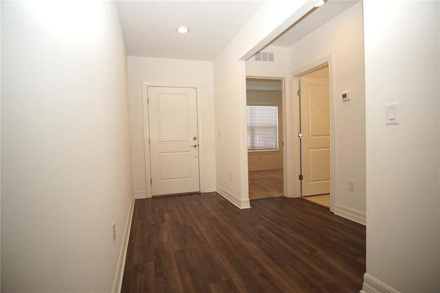 Spacious, unfurnished interior of a new home in Summers Cay, Thonotosassa (Image 28).