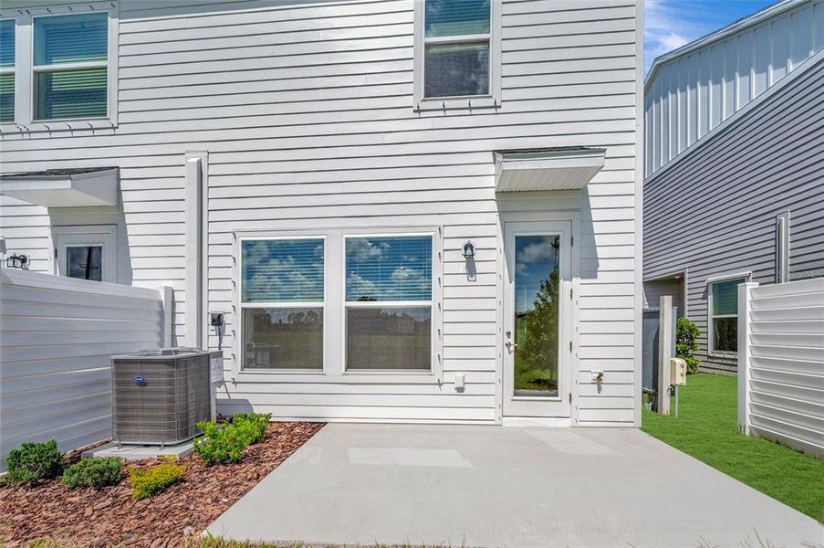 Exterior details and patio area of a home in , Apollo Beach (Image 3).