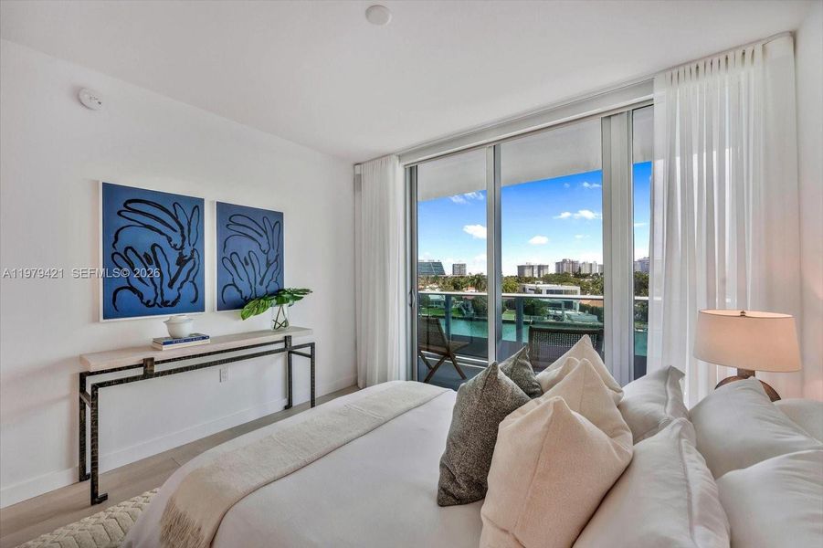 Furnished interior view inside a new home in , Bal Harbour (Image 28).