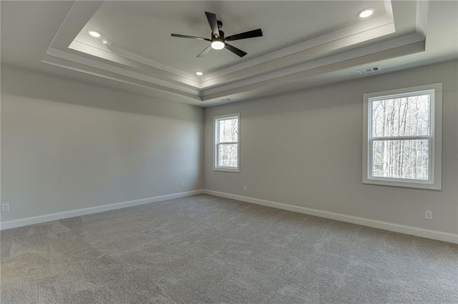 Spacious, unfurnished interior of a new home in , Bishop (Image 41).