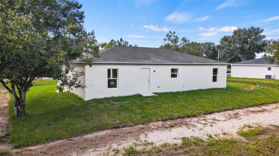 Exterior details and patio area of a home in , Okeechobee (Image 19).