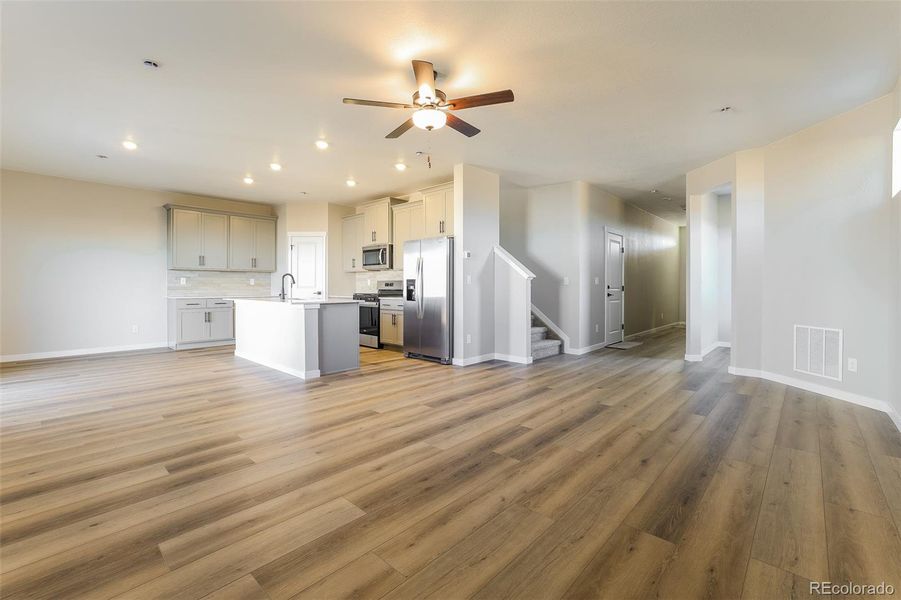 Spacious, unfurnished interior of a new home in Second Creek Farm, Commerce City (Image 9).