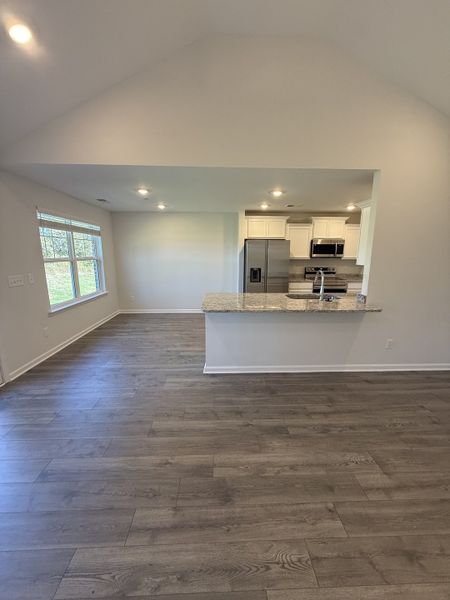 Spacious, unfurnished interior of a new home in Bradley Bend, Ashland City (Image 10).