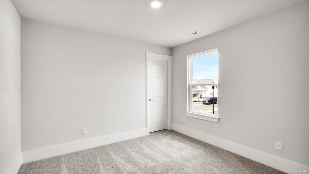 Spacious, unfurnished interior of a new home in Vineyard Trail, Jacksonville (Image 28).