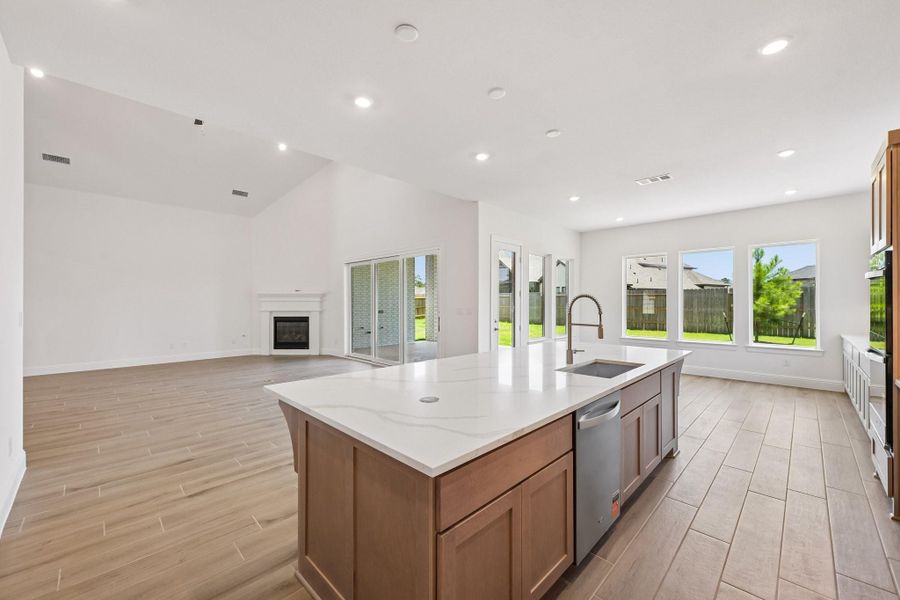 Furnished interior view inside a new home in Evergreen 70', Conroe (Image 8).