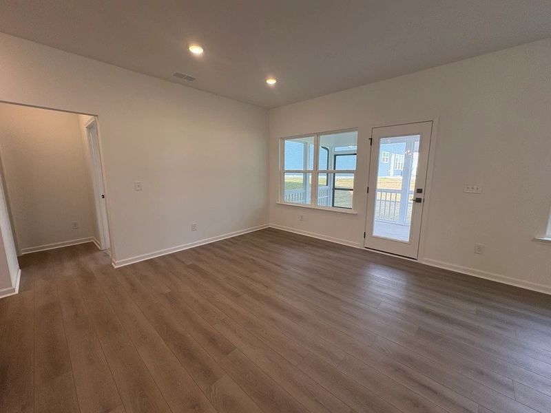 Breakfast Area featuring AW Collection® Oxford - Sunlit comfort to start the day. Breakfast Area featuring AW Collection® Oxford - Sunlit comfort to start the day.