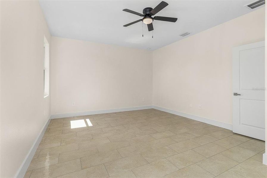 Spacious, unfurnished interior of a new home in , Rotonda West (Image 13).