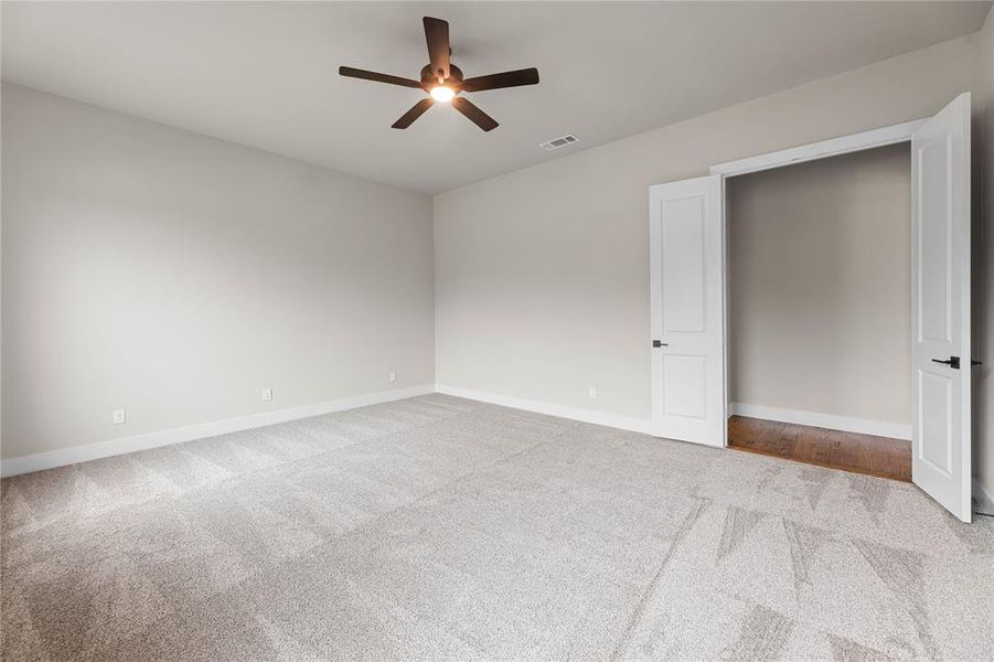 Spacious, unfurnished interior of a new home in King Crossing Estates, Van Alstyne (Image 39).