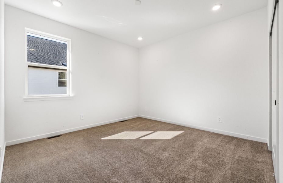 Spacious, unfurnished interior of a new home in Independence, Elizabeth (Image 13).