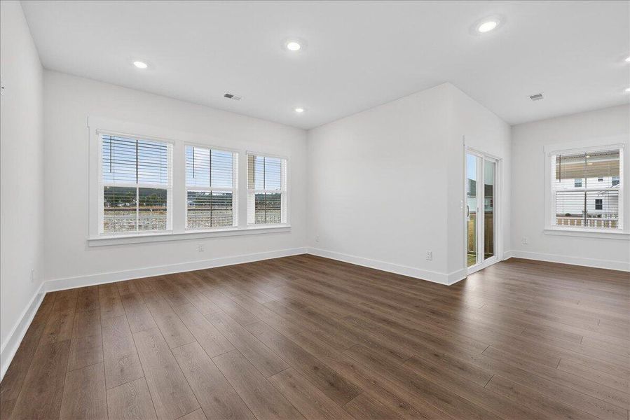 Spacious, unfurnished interior of a new home in , Summerville (Image 36).