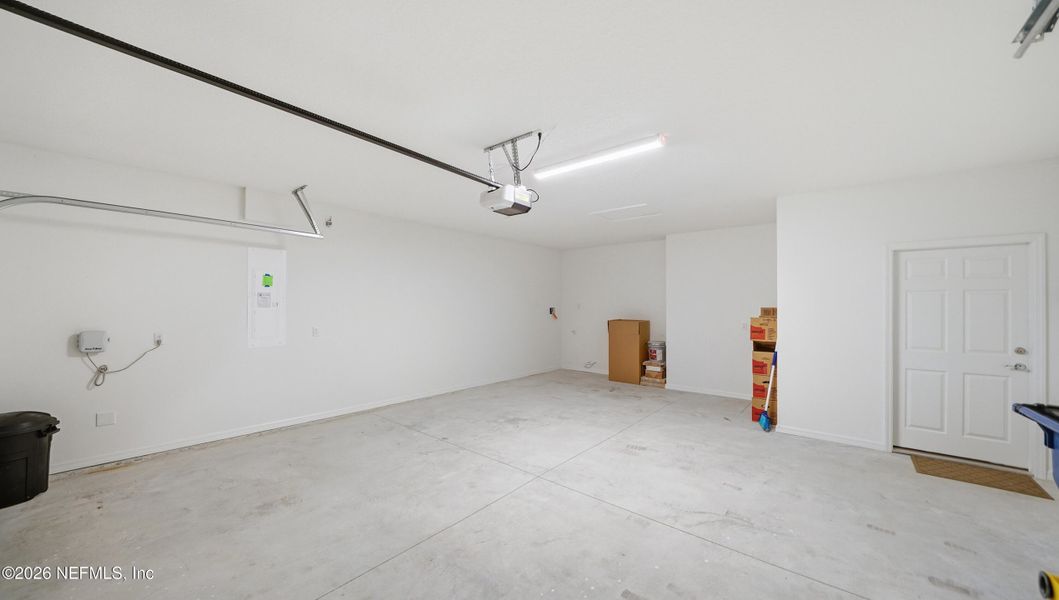 Spacious, unfurnished interior of a new home in , Yulee (Image 43).