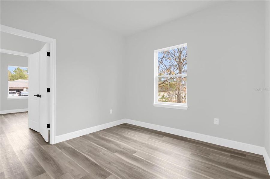 Spacious, unfurnished interior of a new home in , Ocala (Image 26).